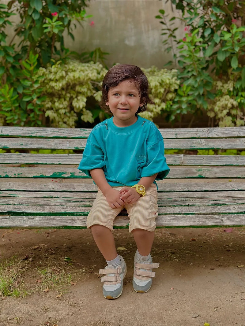 Kid wearing Mama Doura tee